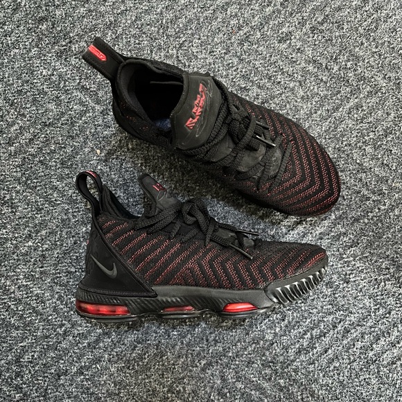LeBron 16 Fresh Bred GS - Picture 5 of 6